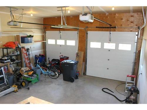 751 Northridge Street, Picture Butte, AB - Indoor Photo Showing Garage