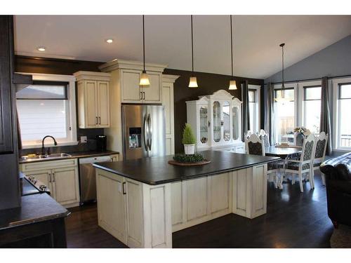 751 Northridge Street, Picture Butte, AB - Indoor Photo Showing Kitchen With Double Sink With Upgraded Kitchen