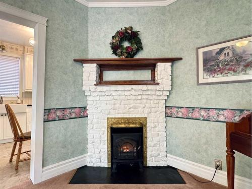 533 14 Street South, Lethbridge, AB - Indoor With Fireplace