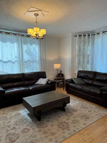 677 Frederick Street, Pincher Creek, AB - Indoor Photo Showing Living Room