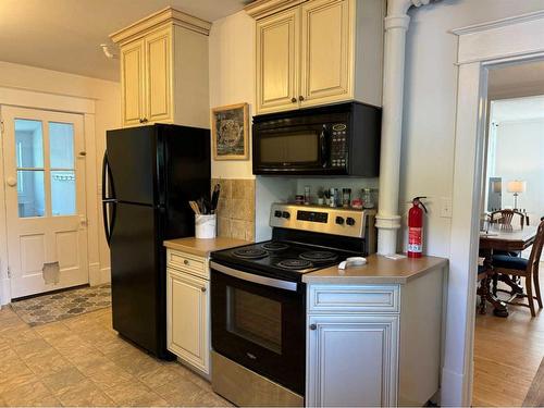 677 Frederick Street, Pincher Creek, AB - Indoor Photo Showing Kitchen