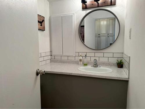 677 Frederick Street, Pincher Creek, AB - Indoor Photo Showing Bathroom