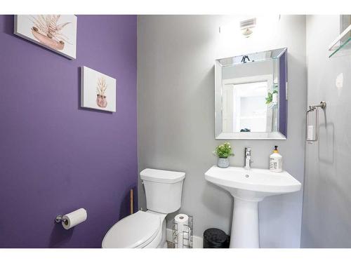 526 Twinriver Road West, Lethbridge, AB - Indoor Photo Showing Bathroom