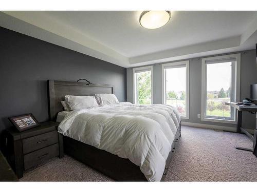 526 Twinriver Road West, Lethbridge, AB - Indoor Photo Showing Bedroom