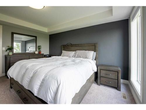 526 Twinriver Road West, Lethbridge, AB - Indoor Photo Showing Bedroom