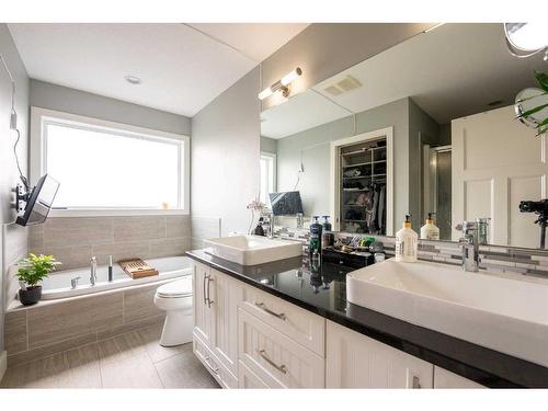 526 Twinriver Road West, Lethbridge, AB - Indoor Photo Showing Bathroom