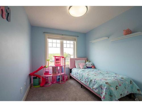 526 Twinriver Road West, Lethbridge, AB - Indoor Photo Showing Bedroom