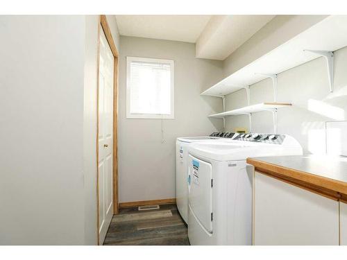 315 Heritage Crescent West, Lethbridge, AB - Indoor Photo Showing Laundry Room