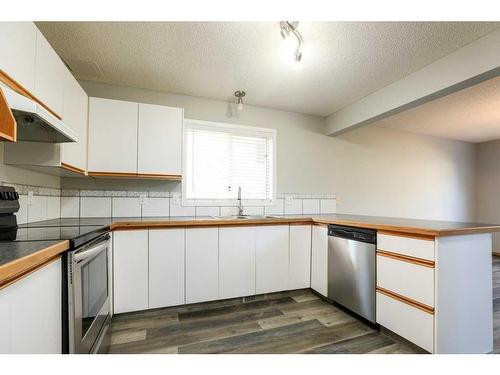 315 Heritage Crescent West, Lethbridge, AB - Indoor Photo Showing Kitchen With Double Sink