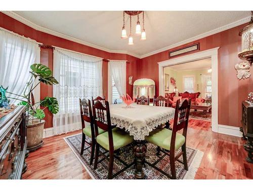 633 5 Street South, Lethbridge, AB - Indoor Photo Showing Dining Room