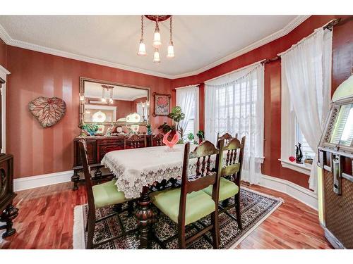 633 5 Street South, Lethbridge, AB - Indoor Photo Showing Dining Room