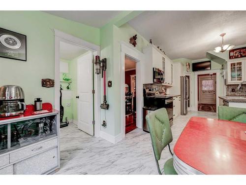 633 5 Street South, Lethbridge, AB - Indoor Photo Showing Dining Room