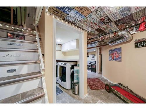 633 5 Street South, Lethbridge, AB - Indoor Photo Showing Laundry Room