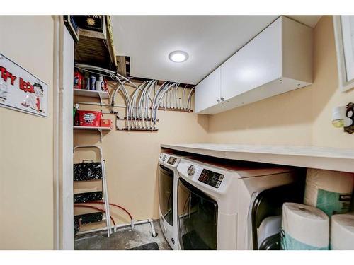 633 5 Street South, Lethbridge, AB - Indoor Photo Showing Laundry Room