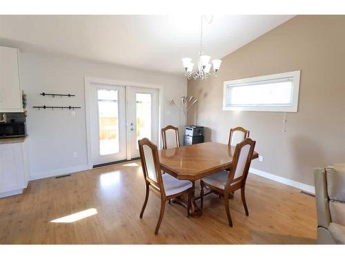 609 10 Avenue West, Barnwell, AB - Indoor Photo Showing Dining Room