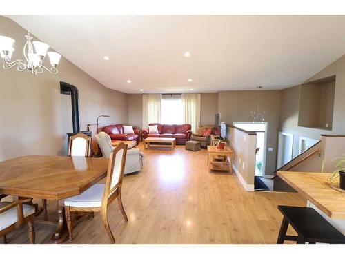 609 10 Avenue West, Barnwell, AB - Indoor Photo Showing Dining Room