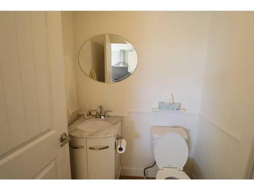 609 10 Avenue West, Barnwell, AB - Indoor Photo Showing Bathroom