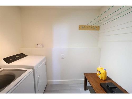 609 10 Avenue West, Barnwell, AB - Indoor Photo Showing Laundry Room