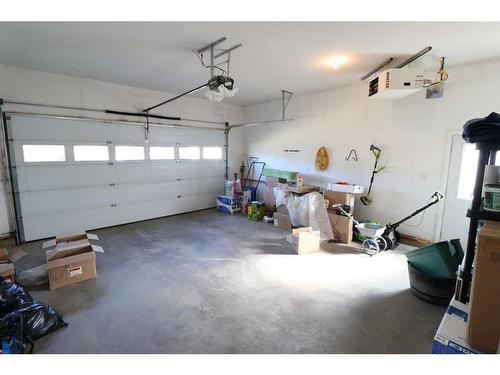 609 10 Avenue West, Barnwell, AB - Indoor Photo Showing Garage