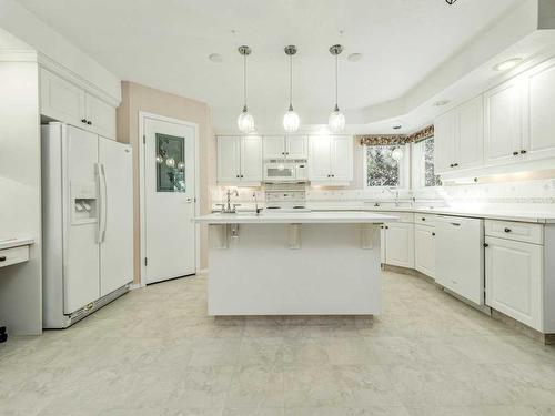 1314 Waterton Road South, Lethbridge, AB - Indoor Photo Showing Kitchen