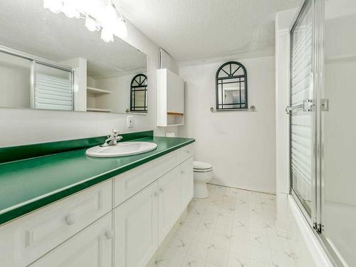 1314 Waterton Road South, Lethbridge, AB - Indoor Photo Showing Bathroom