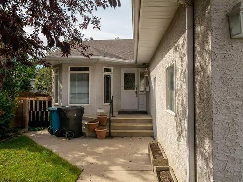 1314 Waterton Road South, Lethbridge, AB - Outdoor