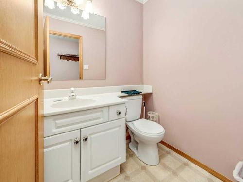 1314 Waterton Road South, Lethbridge, AB - Indoor Photo Showing Bathroom