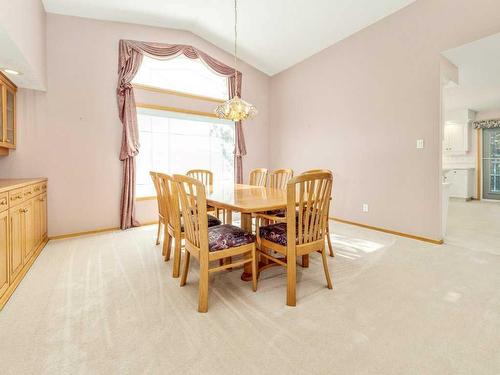 1314 Waterton Road South, Lethbridge, AB - Indoor Photo Showing Dining Room