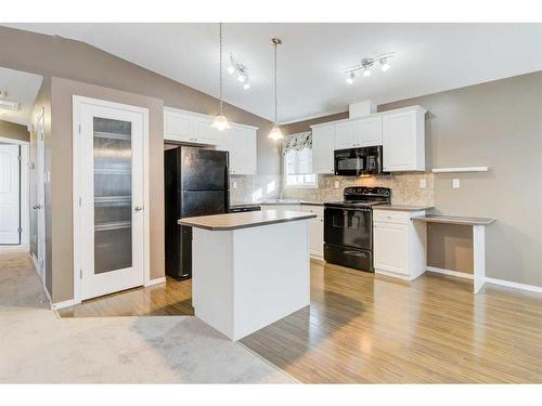 572 Sunridge Crescent West, Lethbridge, AB - Indoor Photo Showing Kitchen