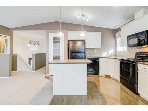 572 Sunridge Crescent West, Lethbridge, AB - Indoor Photo Showing Kitchen