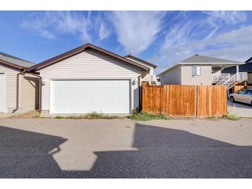 572 Sunridge Crescent West, Lethbridge, AB - Outdoor With Exterior