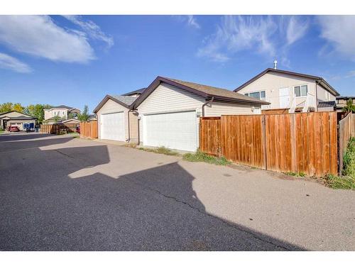 572 Sunridge Crescent West, Lethbridge, AB - Outdoor