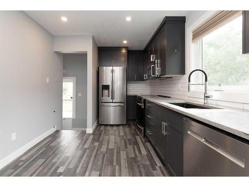 425 12B Street North, Lethbridge, AB - Indoor Photo Showing Kitchen With Stainless Steel Kitchen With Upgraded Kitchen