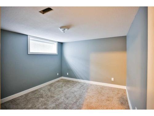 3415 Lakewood Road South, Lethbridge, AB - Indoor Photo Showing Other Room