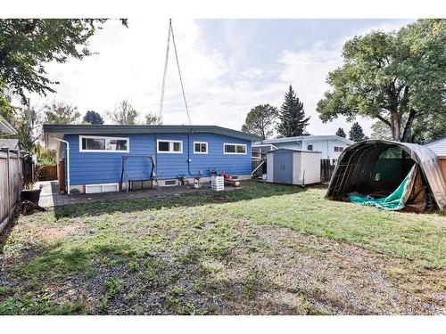 3415 Lakewood Road South, Lethbridge, AB - Outdoor With Backyard