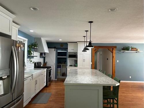 349 S 3 Street West, Magrath, AB - Indoor Photo Showing Kitchen