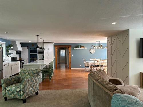 349 S 3 Street West, Magrath, AB - Indoor Photo Showing Living Room