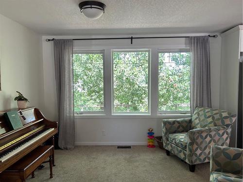 349 S 3 Street West, Magrath, AB - Indoor Photo Showing Bedroom