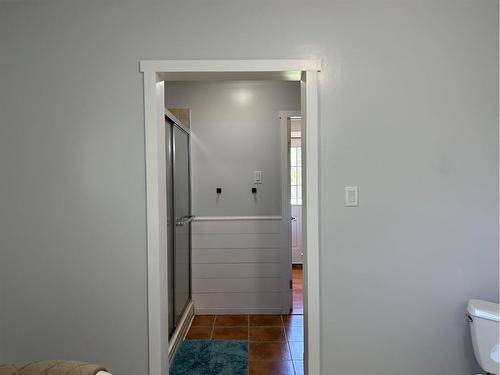 349 S 3 Street West, Magrath, AB - Indoor Photo Showing Bathroom