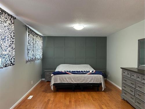 349 S 3 Street West, Magrath, AB - Indoor Photo Showing Bedroom