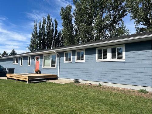 349 S 3 Street West, Magrath, AB - Outdoor