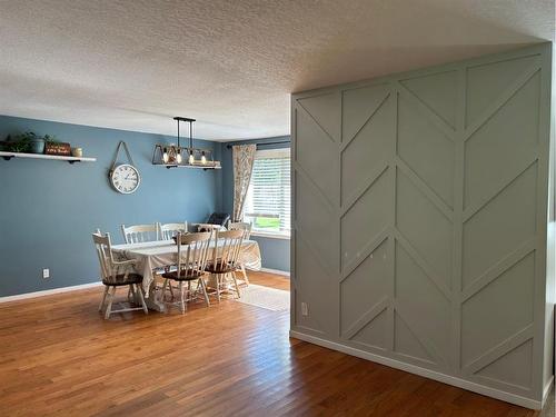 349 S 3 Street West, Magrath, AB - Indoor Photo Showing Dining Room