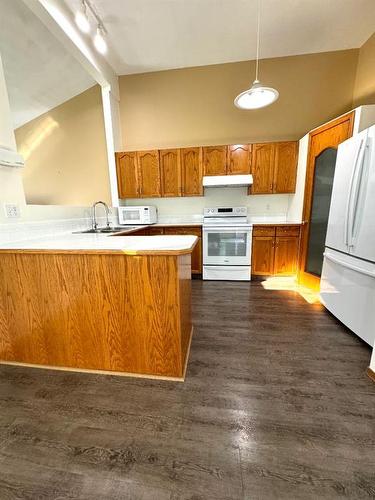 228 Mt Blakiston Road West, Lethbridge, AB - Indoor Photo Showing Kitchen