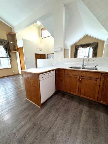 228 Mt Blakiston Road West, Lethbridge, AB - Indoor Photo Showing Kitchen With Double Sink