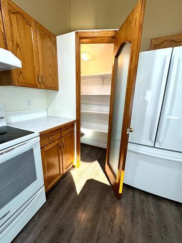 228 Mt Blakiston Road West, Lethbridge, AB - Indoor Photo Showing Kitchen