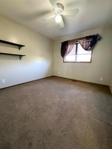 228 Mt Blakiston Road West, Lethbridge, AB - Indoor Photo Showing Other Room