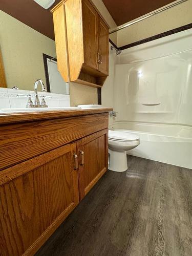 228 Mt Blakiston Road West, Lethbridge, AB - Indoor Photo Showing Bathroom