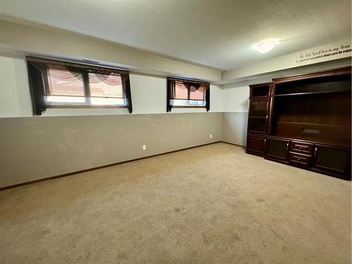 228 Mt Blakiston Road West, Lethbridge, AB - Indoor Photo Showing Other Room