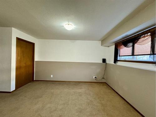 228 Mt Blakiston Road West, Lethbridge, AB - Indoor Photo Showing Other Room