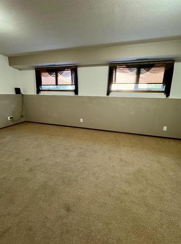 228 Mt Blakiston Road West, Lethbridge, AB - Indoor Photo Showing Other Room